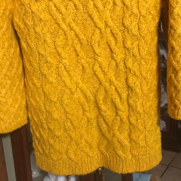 NWOT Gold loft sweater size medium like new - Picture 7 of 8